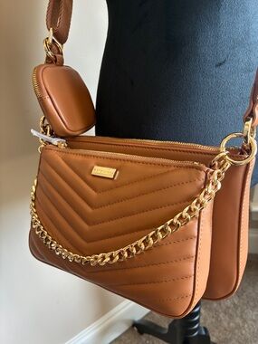 Multi-Set Crossbody